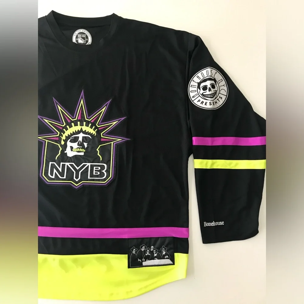 Size Large - Picture 1 of 16